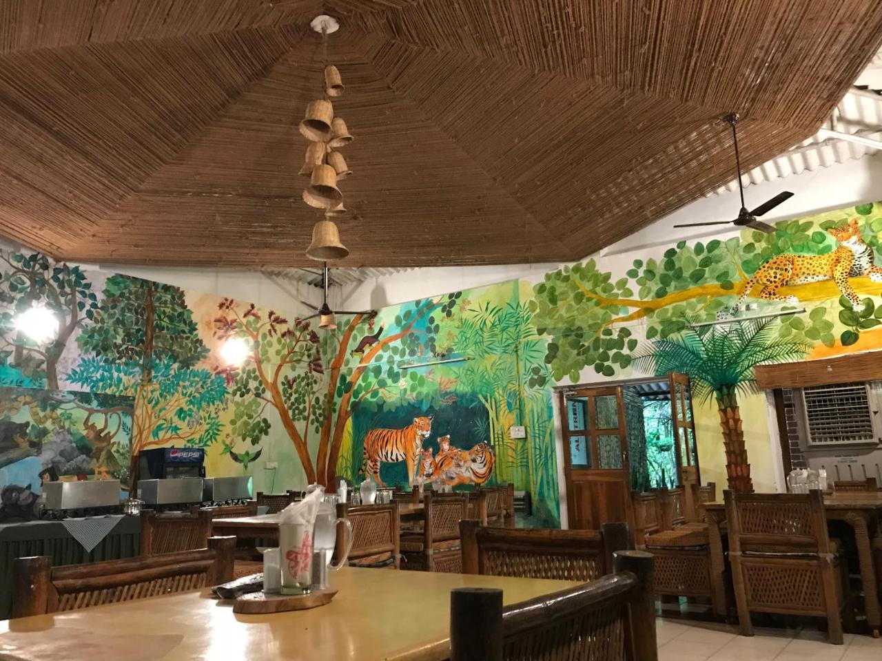 Baaz Jungle Resort Khawāsa Exteriér fotografie